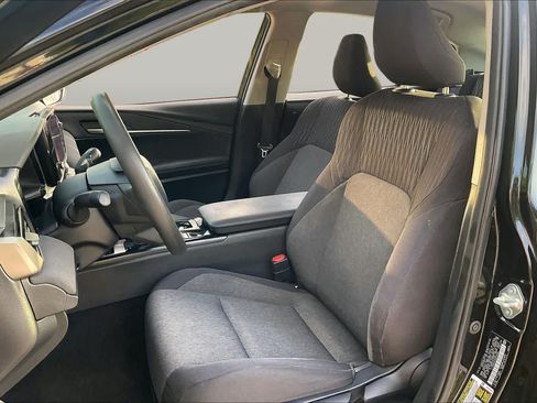 Used 2025 Toyota Camry LE FWD image 8