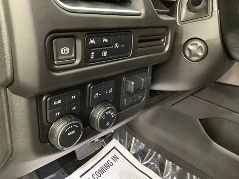 Used 2023 Chevrolet Suburban RST w/ Luxury Package AWD/4WD image 16