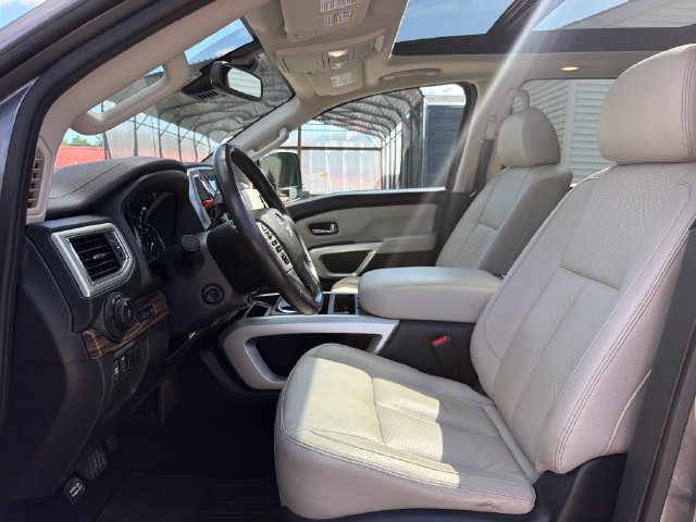 Used 2020 Nissan Titan SL w/ Moonroof Package AWD/4WD image 11