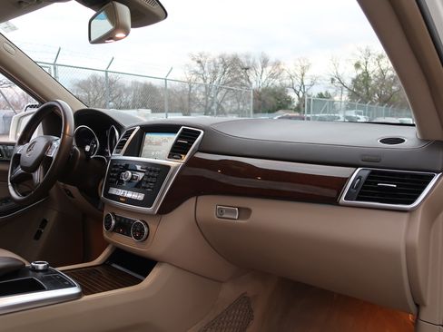 Used 2013 Mercedes-Benz GL 450 4MATIC 4dr GL 450 image 31