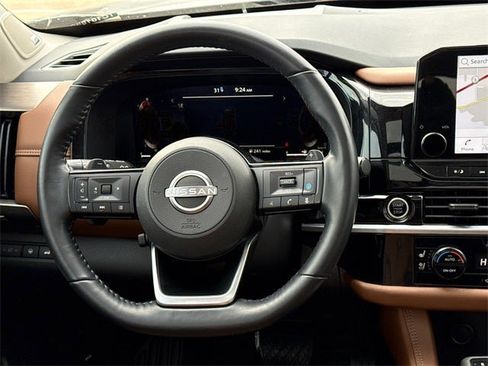 Certified 2022 Nissan Pathfinder Platinum w/ Lighting Package (N93) image 15