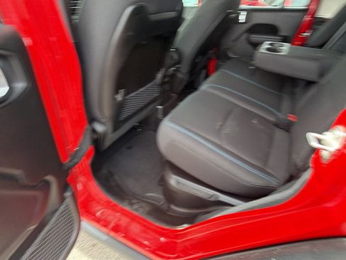 Used 2025 Jeep Wrangler Unlimited Rubicon 4xe w/ Convenience Group AWD/4WD image 24