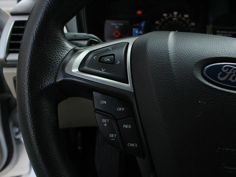 Used 2018 Ford Fusion SE FWD image 28