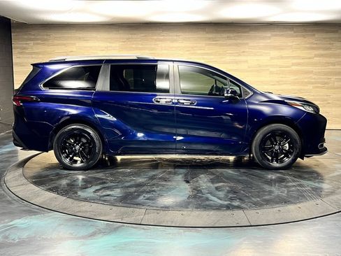 Used 2023 Toyota Sienna Limited AWD/4WD image 27