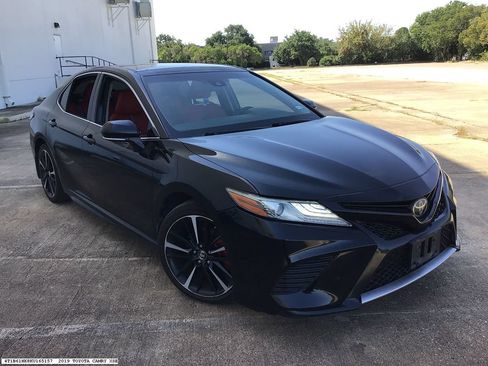 Used 2019 Toyota Camry XSE FWD image 5