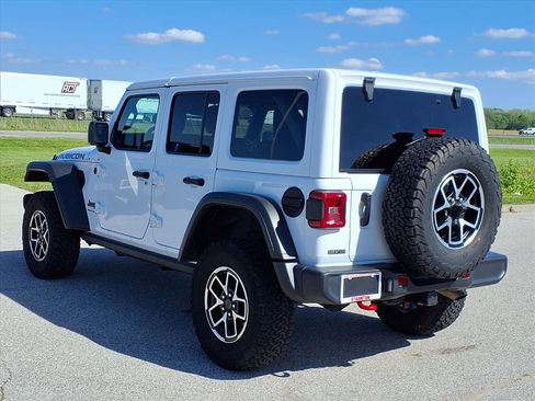 Used 2025 Jeep Wrangler Unlimited Rubicon AWD/4WD image 2