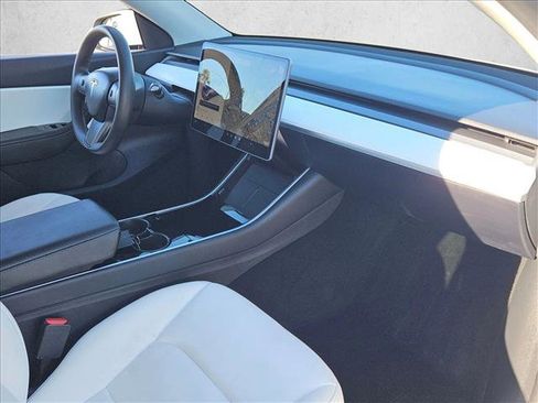 Used 2020 Tesla Model Y Long Range image 18