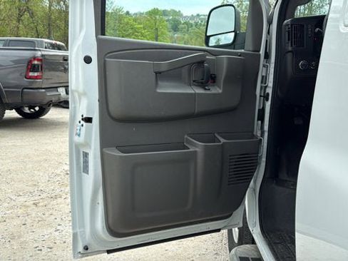 Used 2024 Chevrolet Express 2500 w/ Driver Convenience Package RWD image 12