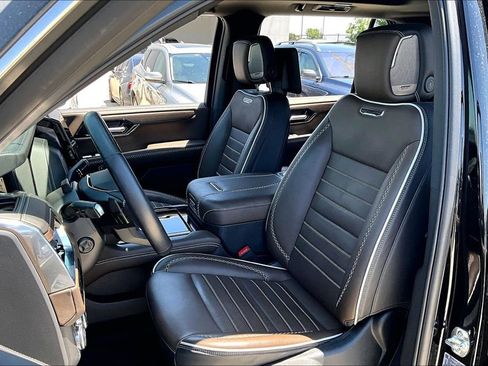 Used 2025 GMC Yukon XL Denali Ultimate w/ LPO, Floor Liner Package AWD/4WD image 31
