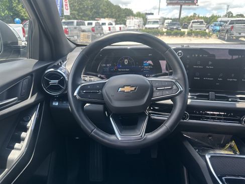 Used 2025 Chevrolet Equinox LT FWD image 23