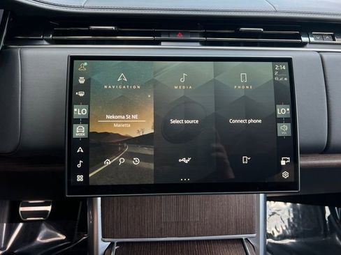 Used 2024 Land Rover Range Rover Long Wheelbase Autobiography image 35