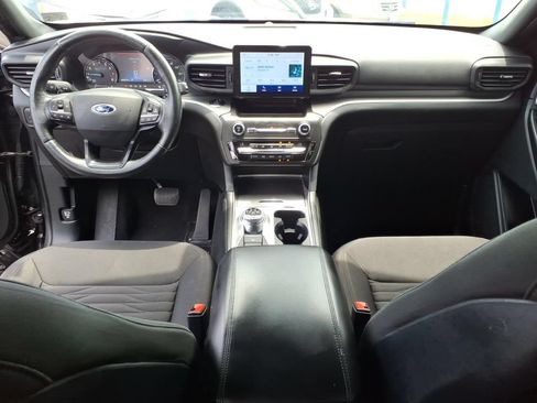 Used 2020 Ford Explorer XLT w/ Comfort Package AWD/4WD image 8