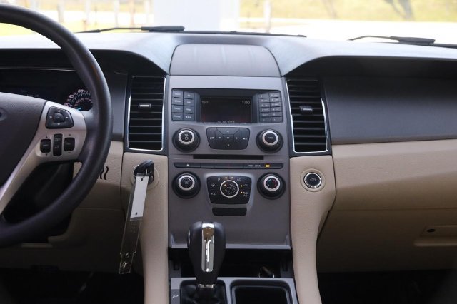 Used 2018 Ford Taurus SE FWD image 23