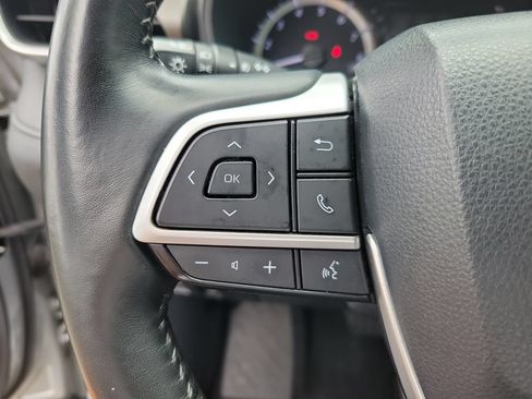 Used 2023 Toyota Highlander LE FWD image 20