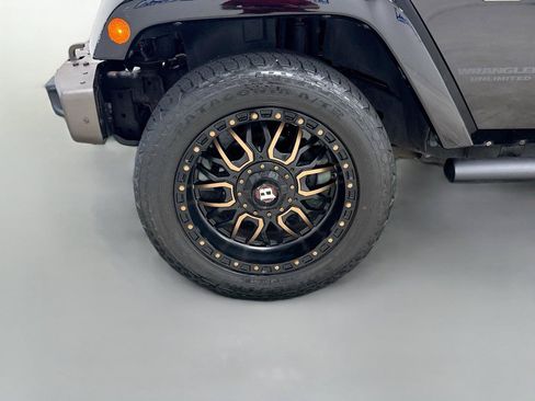 Used 2016 Jeep Wrangler Unlimited Sahara AWD/4WD image 27