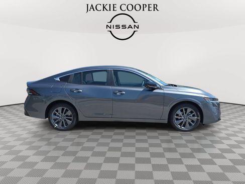 New 2026 Nissan Sentra SL w/ Floor Mat Package FWD image 4
