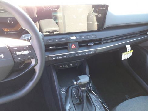 Used 2025 Kia K4 FWD image 25