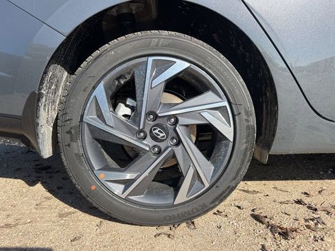 Used 2025 Hyundai Elantra Sport image 9