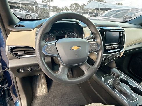 Used 2022 Chevrolet Traverse LS image 12