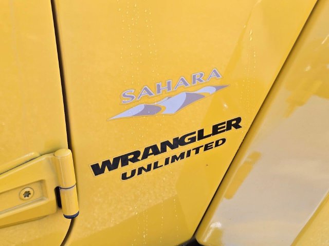 Used 2015 Jeep Wrangler Unlimited Sahara w/ Max Tow Package AWD/4WD image 13