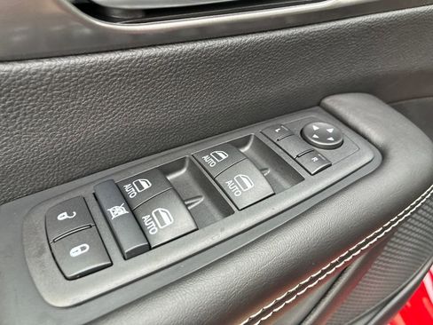 New 2026 Chrysler Pacifica Select image 11