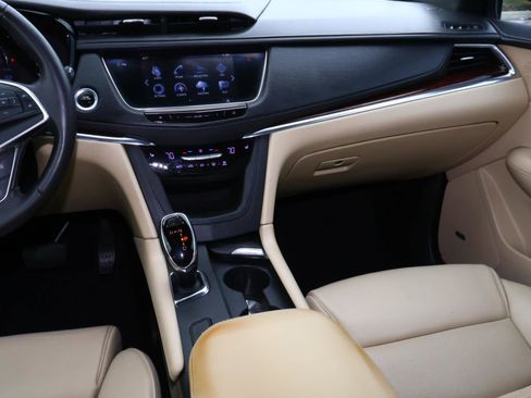 Used 2017 Cadillac XT5 Luxury image 10