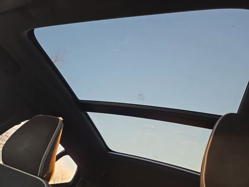 Used 2022 Volvo XC40 P8 Recharge Plus image 23