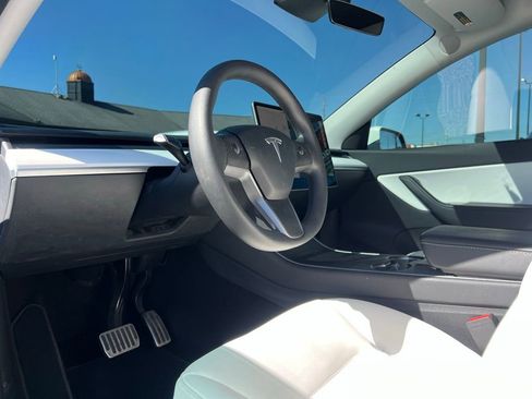 Used 2020 Tesla Model Y Long Range image 33