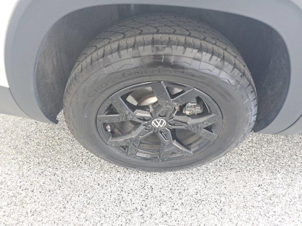 Certified 2024 Volkswagen Atlas Peak Edition SE AWD/4WD image 13
