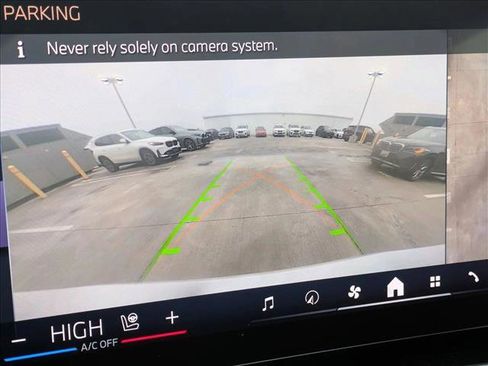 Used 2025 BMW 530i xDrive w/ Premium Package image 12