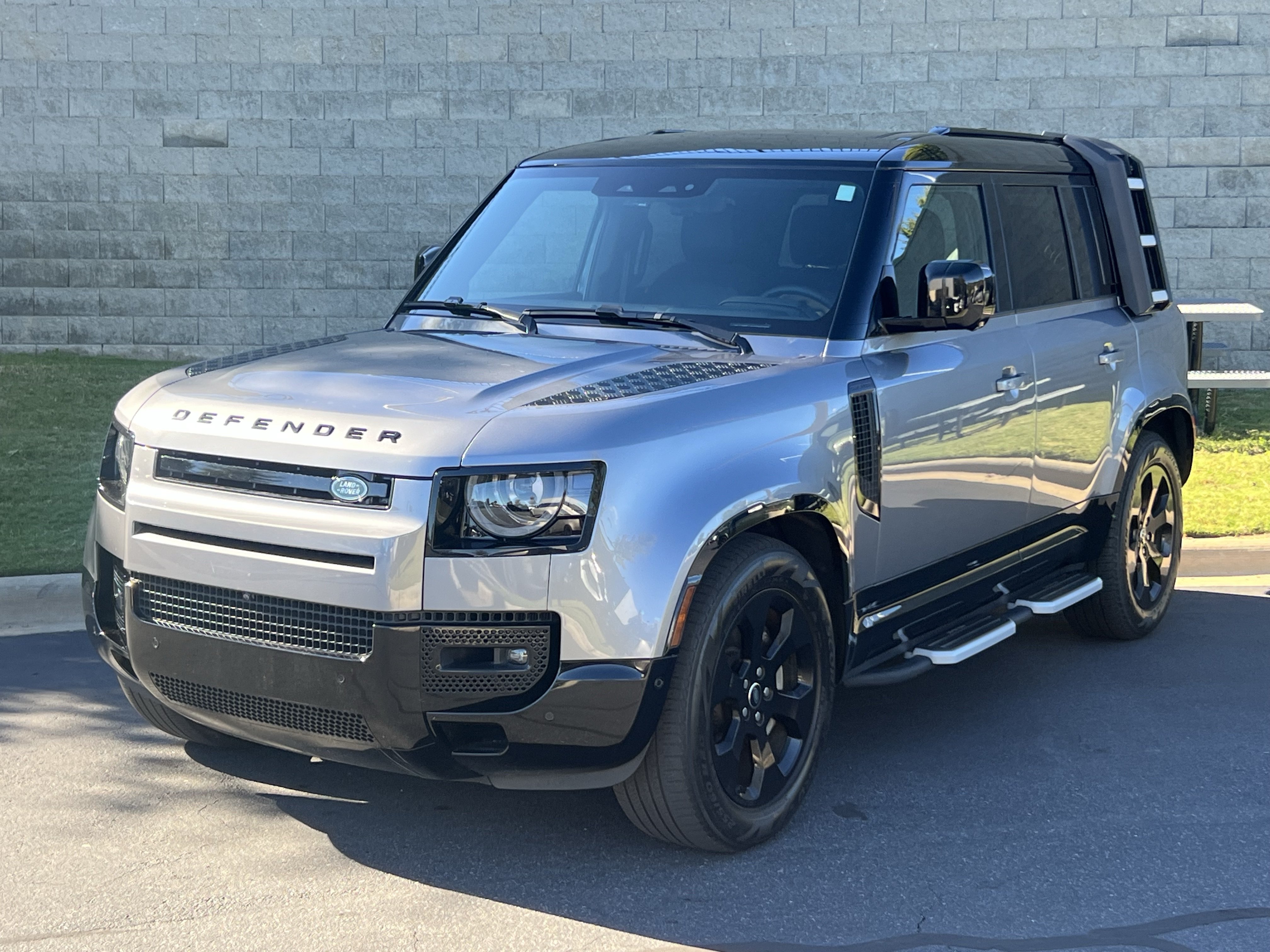 Certified 2024 Land Rover Defender 110 X-Dynamic SE AWD/4WD image 2