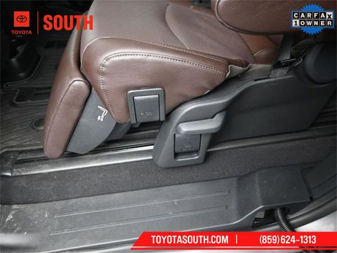 Used 2024 Toyota Sienna Platinum image 31