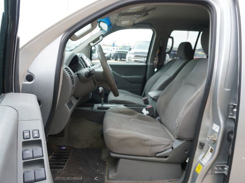 Used 2017 Nissan Frontier SV RWD image 7