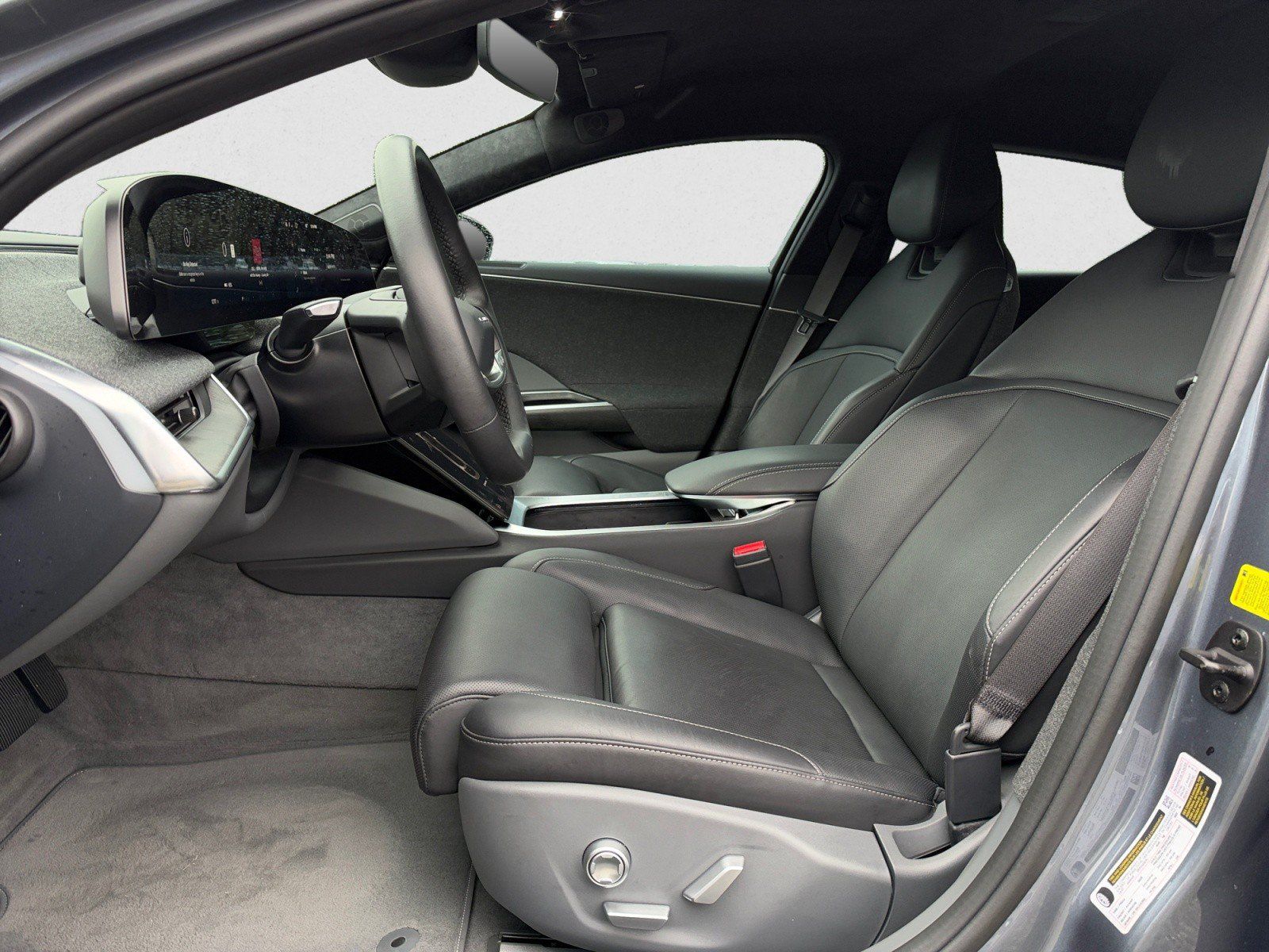 Used 2024 Lucid Air Pure RWD image 11