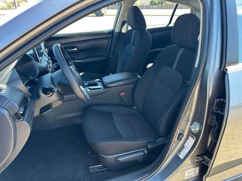 Used 2025 Nissan Sentra SV FWD image 35
