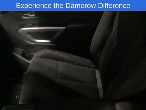 Used 2017 Nissan Titan SV image 15