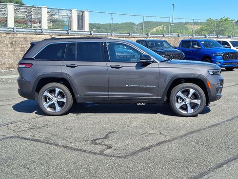 Used 2024 Jeep Grand Cherokee Limited 4xe image 7