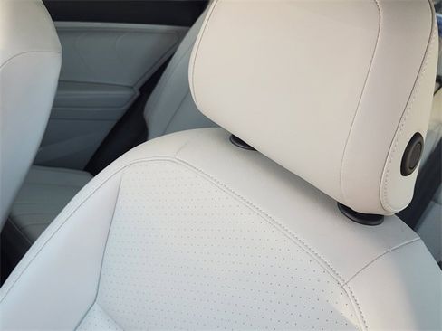 Used 2023 Volkswagen Tiguan SE image 23