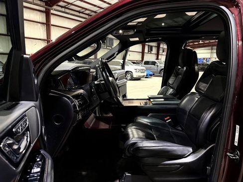 Used 2019 Lincoln Navigator Select w/ Technology Package RWD image 13
