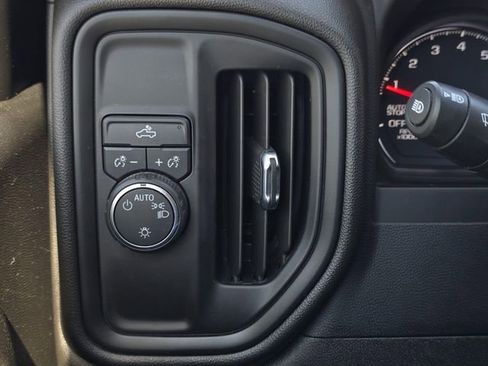 Used 2022 Chevrolet Silverado 1500 Custom image 12