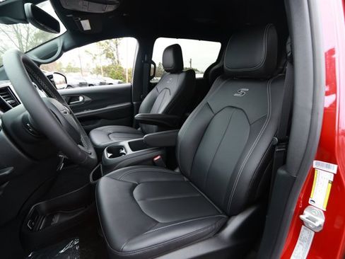 New 2026 Chrysler Pacifica Select w/ S Appearance Package image 25