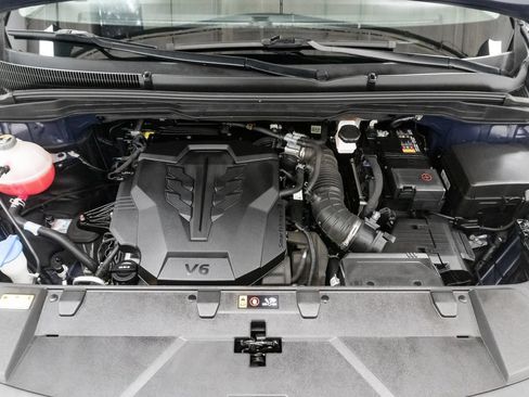 Used 2024 Kia Carnival LX FWD image 3