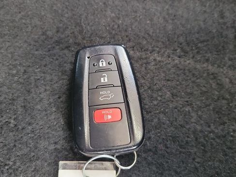 Used 2023 Toyota Highlander LE FWD image 28