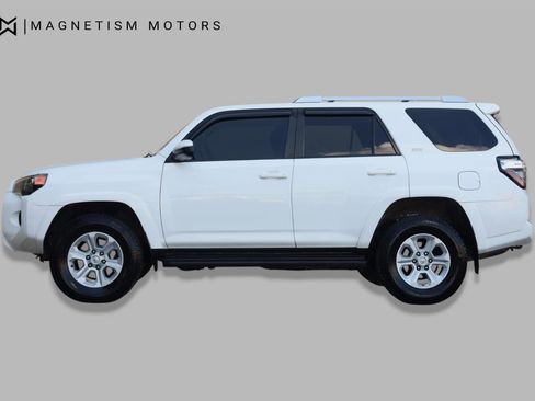Used 2016 Toyota 4Runner SR5 AWD/4WD image 2