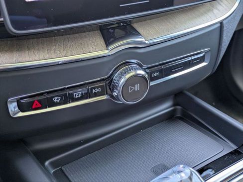 New 2026 Volvo XC60 T8 Ultra w/ Climate Package PRO AWD/4WD image 8