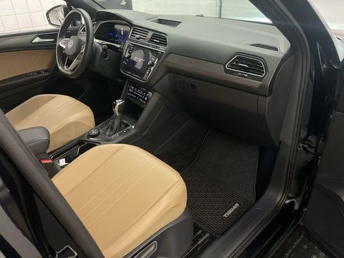 Used 2024 Volkswagen Tiguan SE AWD/4WD image 21