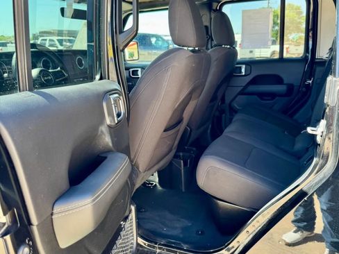 Used 2023 Jeep Gladiator Overland AWD/4WD image 16