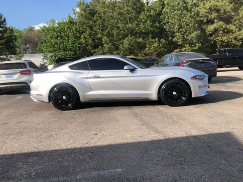 Used 2018 Ford Mustang Coupe image 2