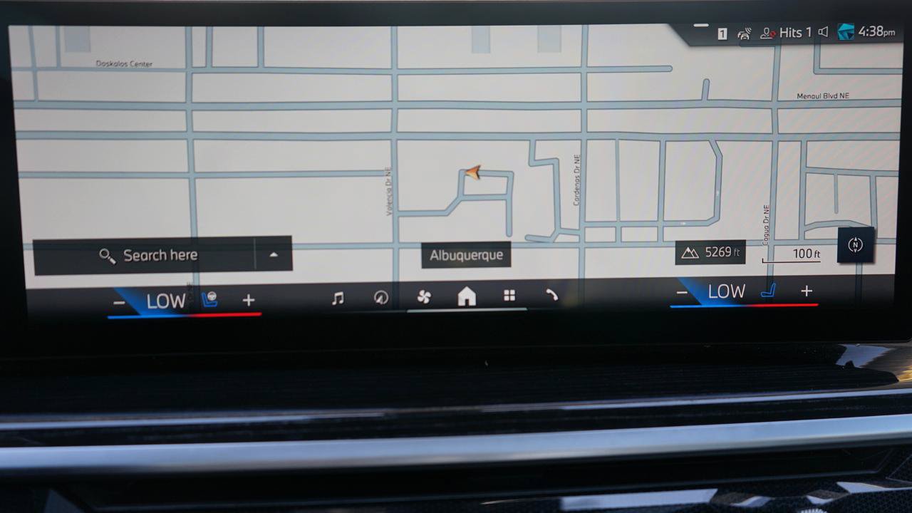 Used 2024 BMW X7 xDrive40i w/ M Sport Package AWD/4WD image 15