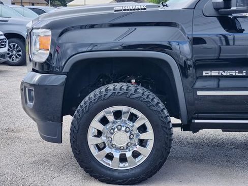 Used 2017 GMC Sierra 2500 Denali w/ Duramax Plus Package AWD/4WD image 8